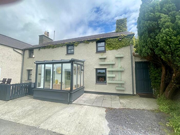 3 Bedroom Semi-Detached House For Sale In Rhoscefnhir, LL75