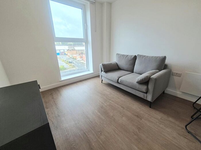 1 Bedroom Apartment To Rent In Bolt Works, HX1