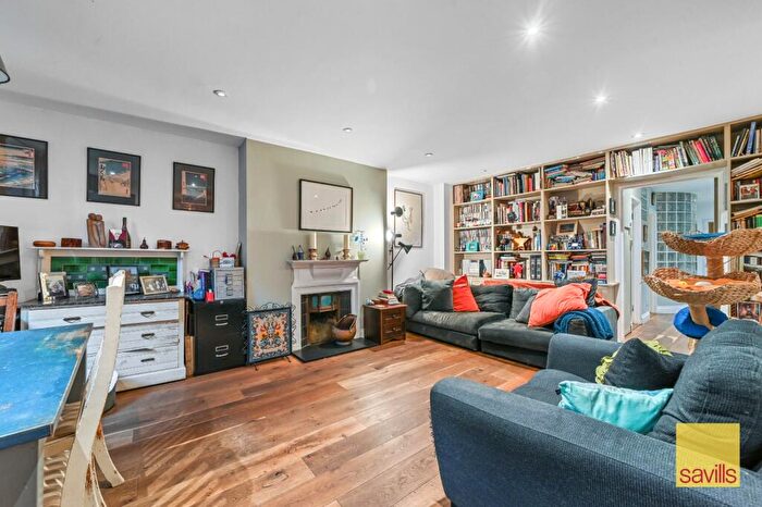2 Bedroom Apartment For Sale In New Road, London, E1