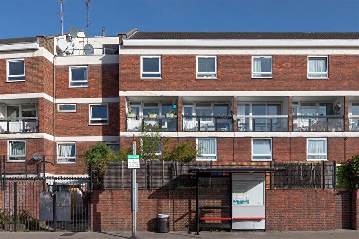 2 Bedroom House For Sale In Briggeford Close, Clapton, E5