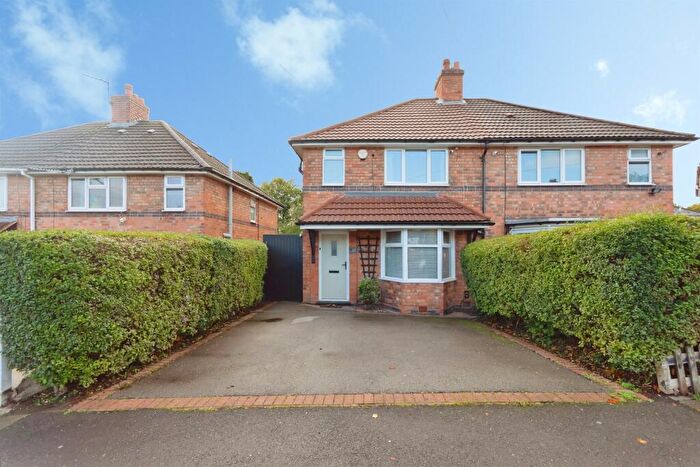 3 Bedroom Semi-Detached House For Sale In Ravenshill Road, Birmingham, B14