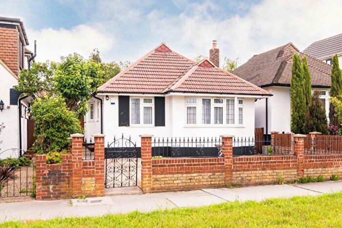 3 Bedroom Bungalow To Rent In Ingram Road, Thornton Heath, CR7