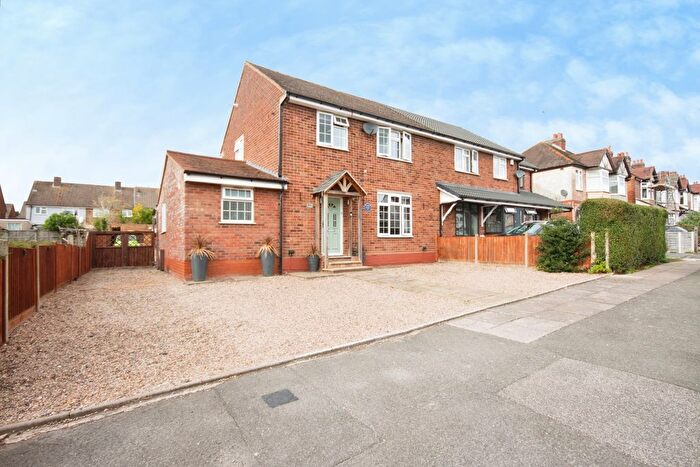 3 Bedroom Semi-Detached House For Sale In Beanfield Avenue, Coventry, West Midlands, CV3