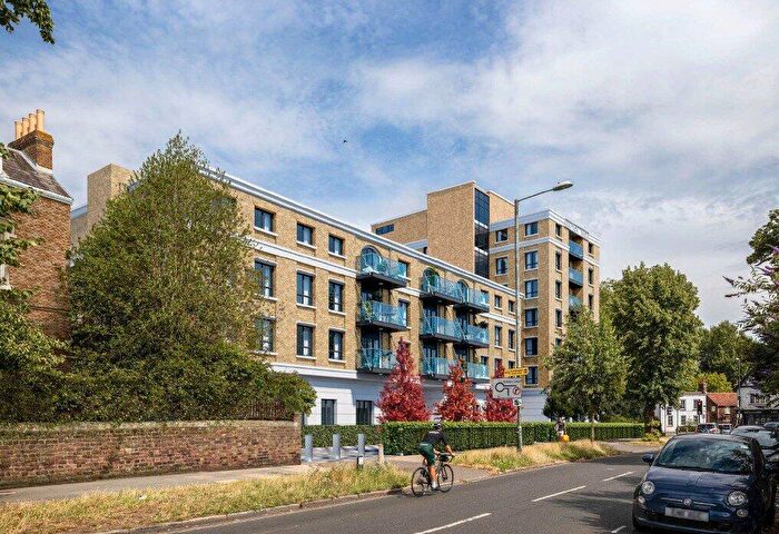 2 Bedroom Flat For Sale In Church Grove, Kingston Upon Thames, KT1