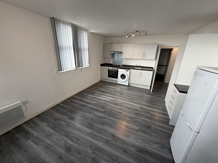 2 Bedroom Flat To Rent In Salisbury Road, Smethwick, B66