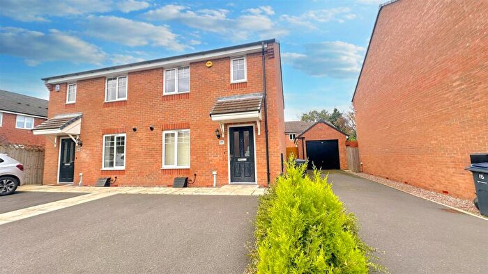 3 Bedroom Semi-Detached House To Rent In Iron Way, Stirchley, Birmingham, B30