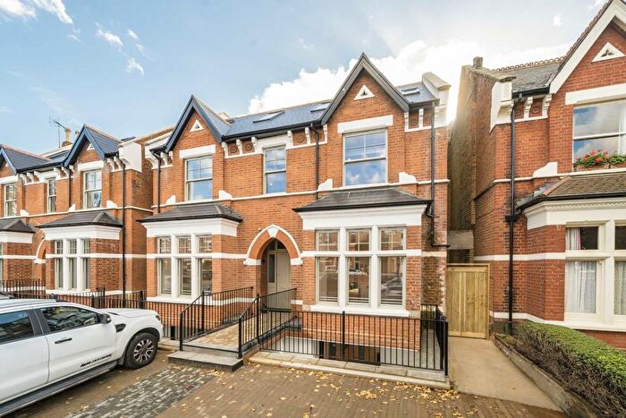 2 Bedroom Flat For Sale In Gordon Road, Ealing, W5