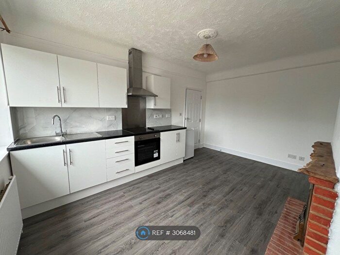 2 Bedroom Flat To Rent In St. Dunstans Hill, Cheam, Sutton, SM1