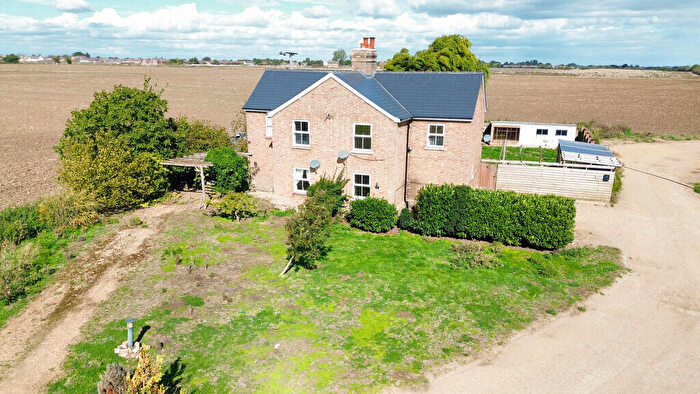 6 Bedroom Semi-Detached House For Sale In London Road, Chatteris, Cambs, PE16