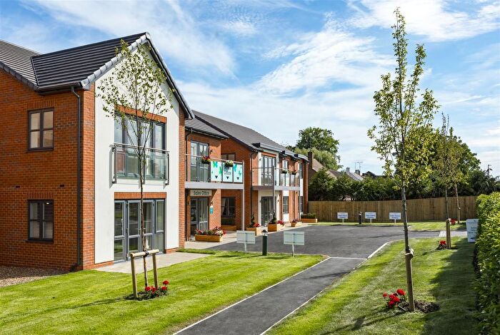 2 Bedroom Flat For Sale In London Road, Ruscombe, Reading, Berkshire, RG10