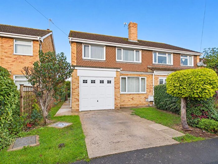 4 Bedroom Semi-Detached House For Sale In Simon Road, Longlevens, Gloucester, GL2