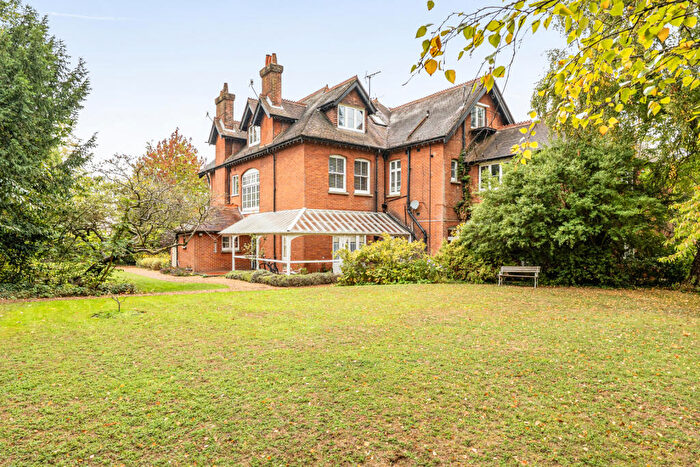 2 Bedroom Maisonette For Sale In Cranley Road, Guildford, GU1