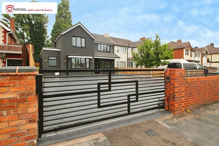 5 Bedroom Semi-Detached House For Sale In Field Road, Bloxwich, Walsall, WS3