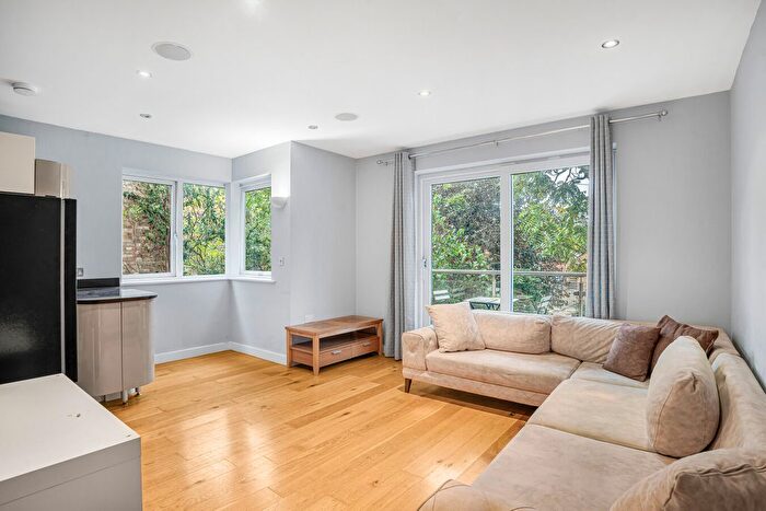 2 Bedroom Flat To Rent In Upper Richmond Road, London, SW15