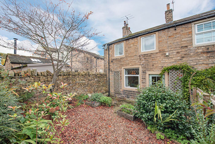 Cottage For Sale In Gordon Terrace, Cononley, BD20