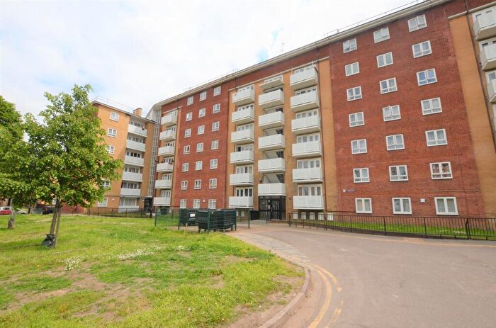 3 Bedroom Flat To Rent In Alma House, Edmonton, N9