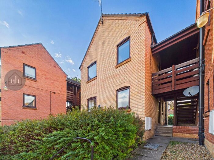 2 Bedroom Flat For Sale In Prince Of Wales Close, IP33