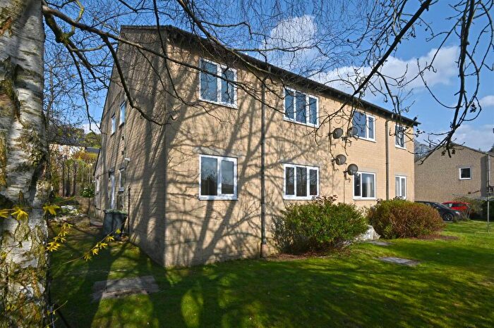 2 Bedroom Flat For Sale In Brentwood Avenue, Bamford, Hope Valley, S33