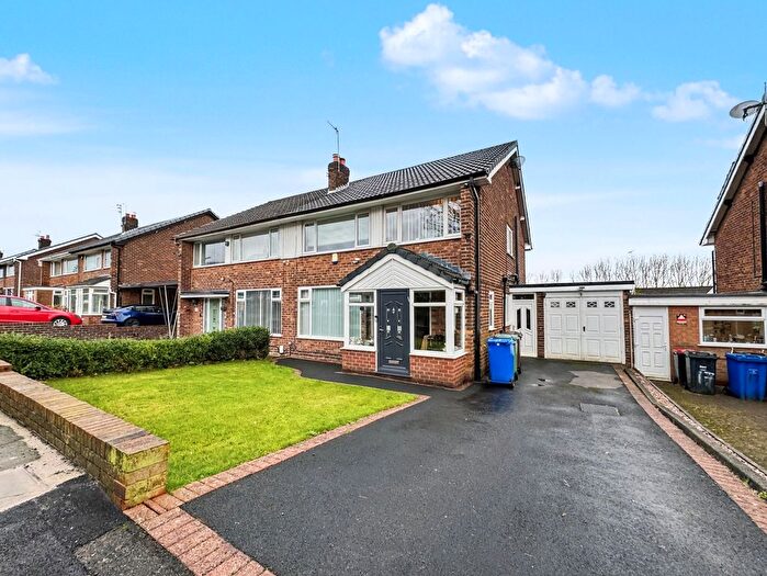 4 Bedroom Semi-Detached House For Sale In Part Exchange Considered - Rochford Avenue, Whitefield, Manchester, M45