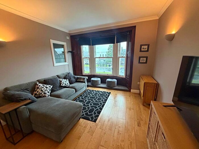 1 Bedroom Flat To Rent In Flat / Tyree Apartments, The Square, PH26