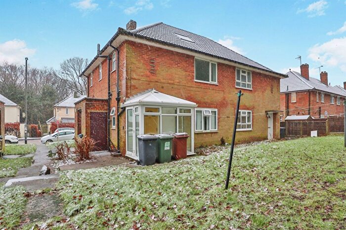 2 Bedroom Flat For Sale In Iveson Drive, Leeds, LS16