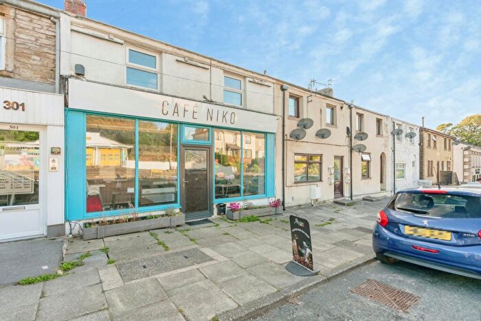1 Bedroom Terraced House For Sale In Manchester Road, Burnley, Lancashire, BB11