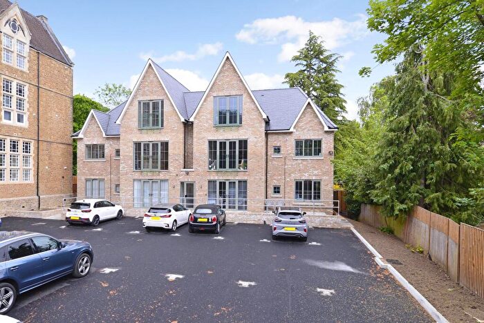 2 Bedroom Flat For Sale In Filmer Grove, Godalming, GU7