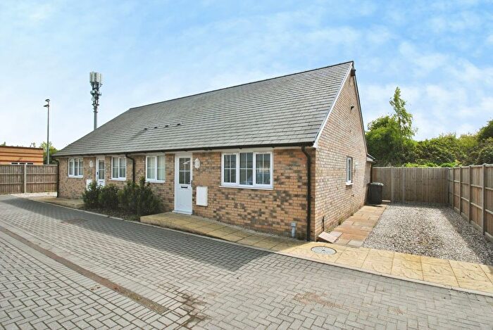 2 Bedroom Bungalow For Sale In Hitchin Road, Arlesey, SG15