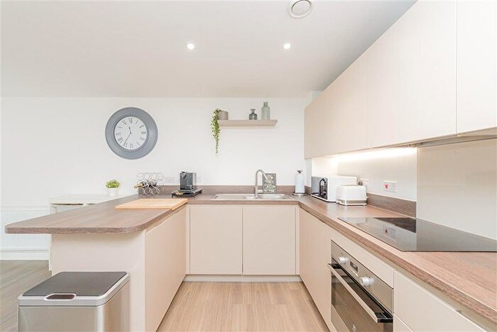 2 Bedroom Flat For Sale In Springhead Parkway, Gravesend, Kent, DA11