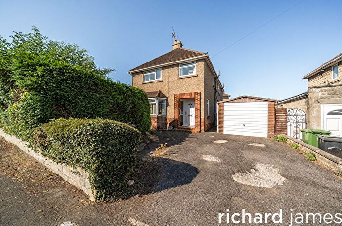 3 Bedroom Semi-Detached House For Sale In Ashwell Close, Old Walcot, Swindon, SN3