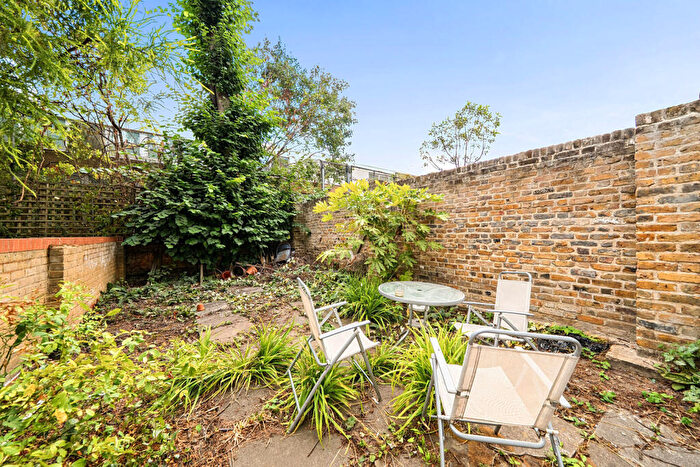 2 Bedroom Maisonette For Sale In Prince Of Wales Road, Kentish Town, Kentish Town, London, NW5