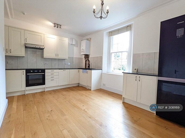 2 Bedroom Flat To Rent In Cotham, Bristol, BS6
