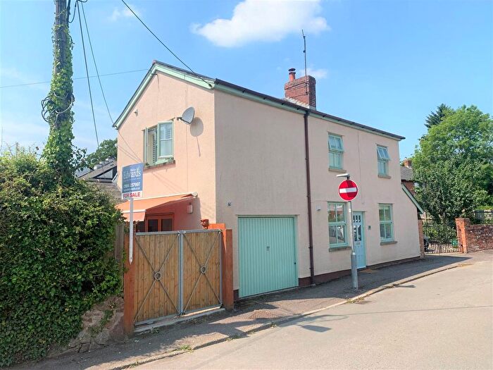 3 Bedroom Property For Sale In Chapel Street, Tiverton, EX16