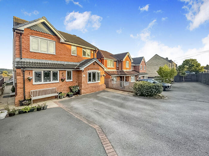 4 Bedroom Detached House For Sale In Robsons Drive, Dalton, Huddersfield, Kirklees, HD5