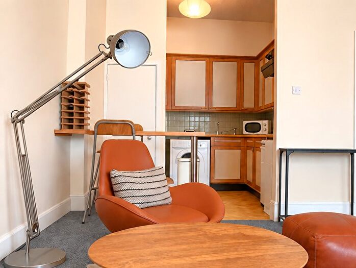Flat To Rent In Milner Square, Angel, N1