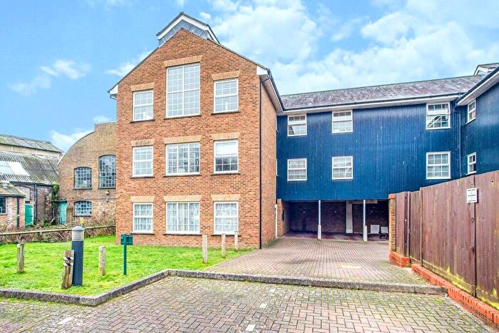 2 Bedroom Flat To Rent In Fourdrinier Way, Hemel Hempstead, Hertfordshire, HP3