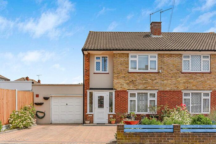 4 Bedroom Semi-Detached House For Sale In The Bramblings, Highams Park, E4