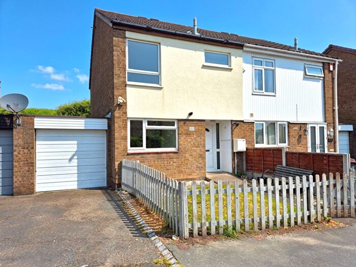 3 Bedroom Semi-Detached House For Sale In Stone Row, Telford, TF3