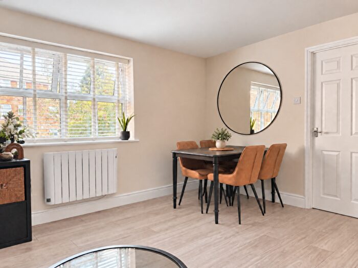 2 Bedroom Flat To Rent In Elderfield Place, London, SW17