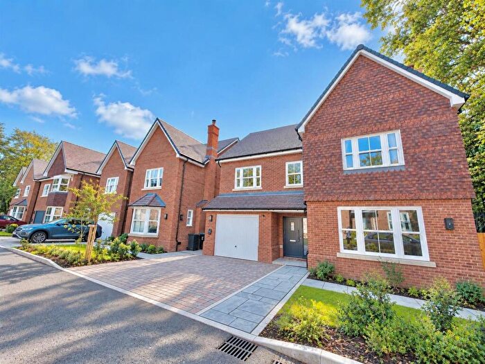 5 Bedroom Detached House To Rent In Harvieston Close, Tring, HP23