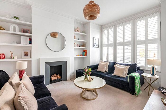 2 Bedroom Maisonette For Sale In Yukon Road, London, SW12