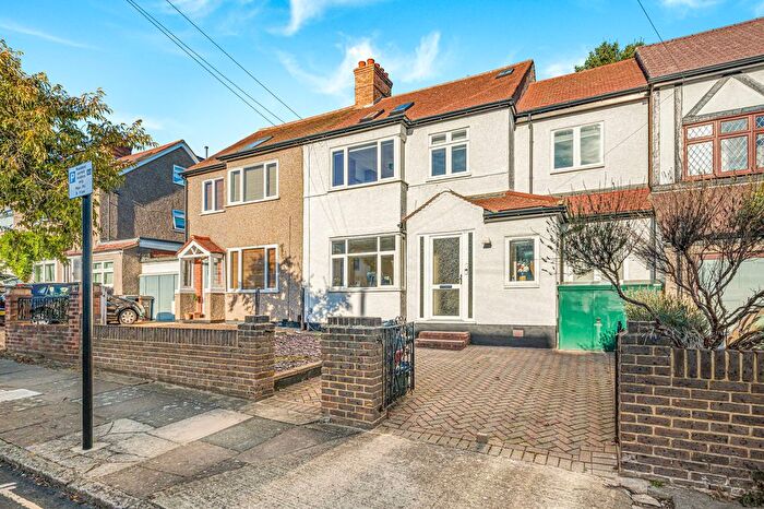 5 Bedroom Semi-Detached House For Sale In Campion Road, Isleworth, TW7