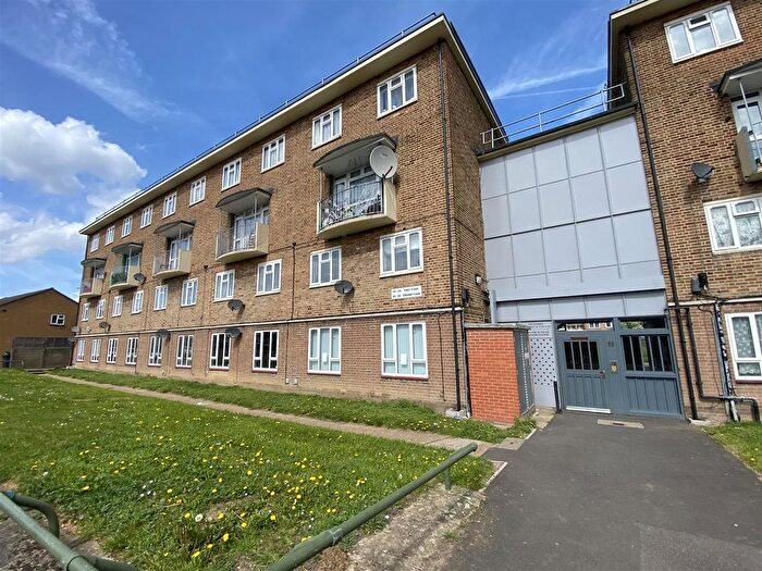 2 Bedroom Maisonette For Sale In Trefgarne Road, Dagenham, RM10
