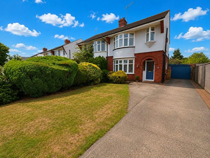 3 Bedroom Semi-Detached House For Sale In Ashcroft Road, Luton, Bedfordshire, LU2