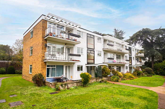 2 Bedroom Flat For Sale In Beechmount Road, Bassett, Southampton, Hampshire, SO16