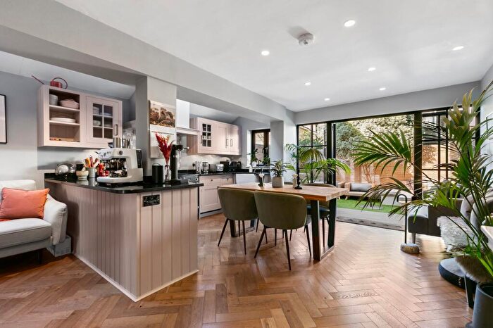 5 Bedroom Terraced House For Sale In Burland Road, London, SW11