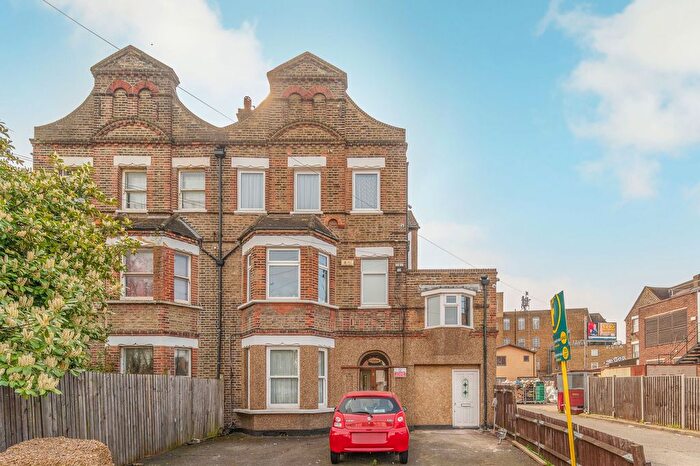 1 Bedroom Flat To Rent In St Helen's Road, Norbury, London, SW16