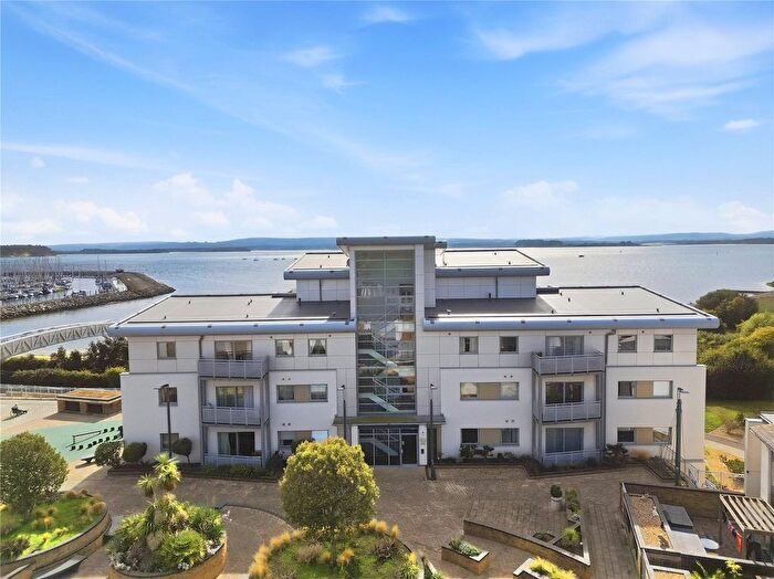 2 Bedroom Flat For Sale In Stone Close, Poole, Dorset, BH15