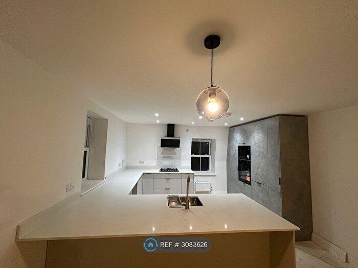 2 Bedroom Flat To Rent In Cheshunt, Waltham Cross, EN8