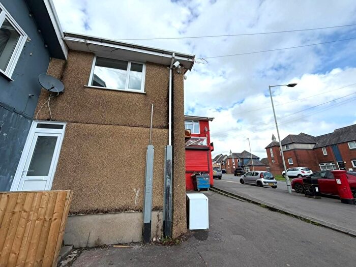 1 Bedroom Flat To Rent In Broughton Avenue, Blaenymaes, Swansea, SA5
